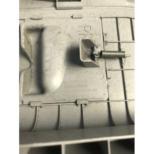 Обшивка середньої стійки верхня права 858402R000 Hyundai I30 2007-2011 858402R000